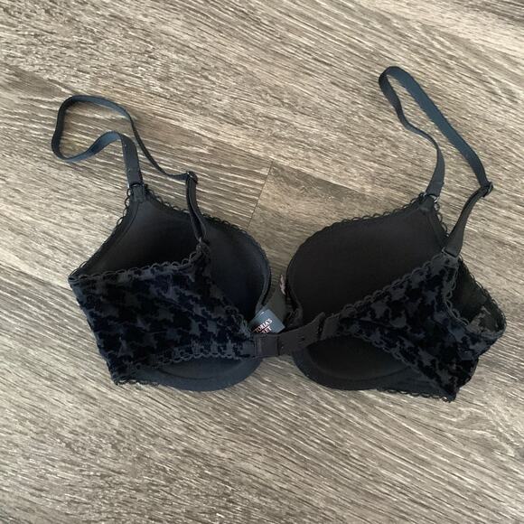 Victoria Secret Bra - Picture 2 of 5